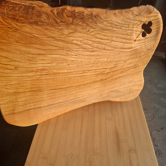 Planche de service / présentation en bois massif – pièce unique Maison Solano